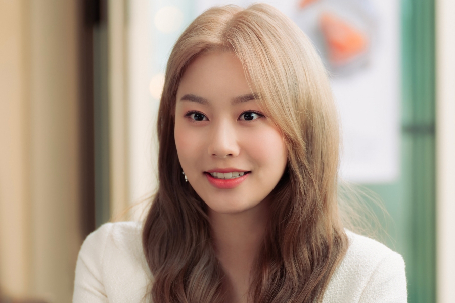 Park You Na Seeks Acting Recognition in Oh My Guard Romance