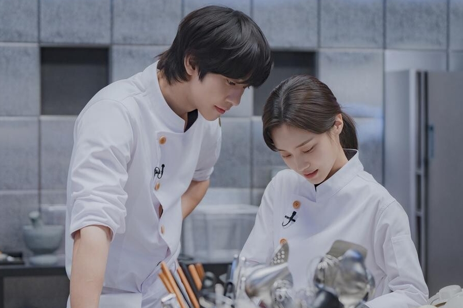 Ahn Hyo Seop and Hong Hwa Yeon Compete in Cooking Drama Final Table
