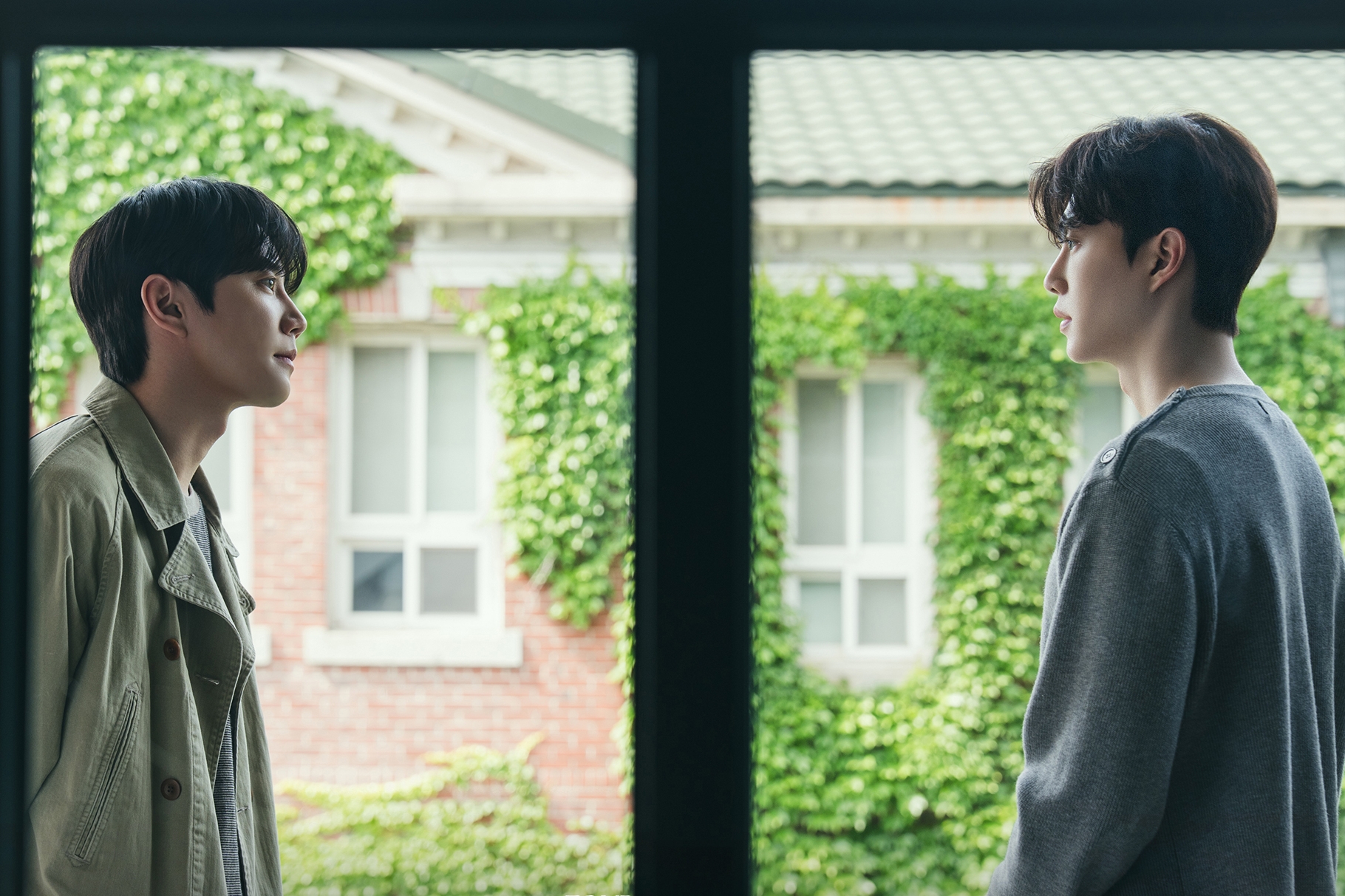 Hostile Reunion: Song Kang and Lee Jun Young in Four Hands Two Sonatas