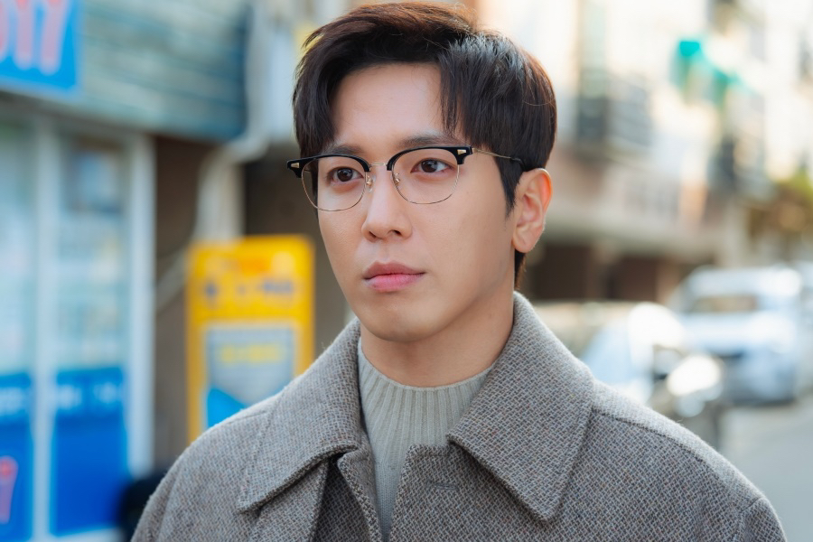 Jung Yong Hwa Stars as Romance Actor With No-Kiss Rule in Oh My Guard