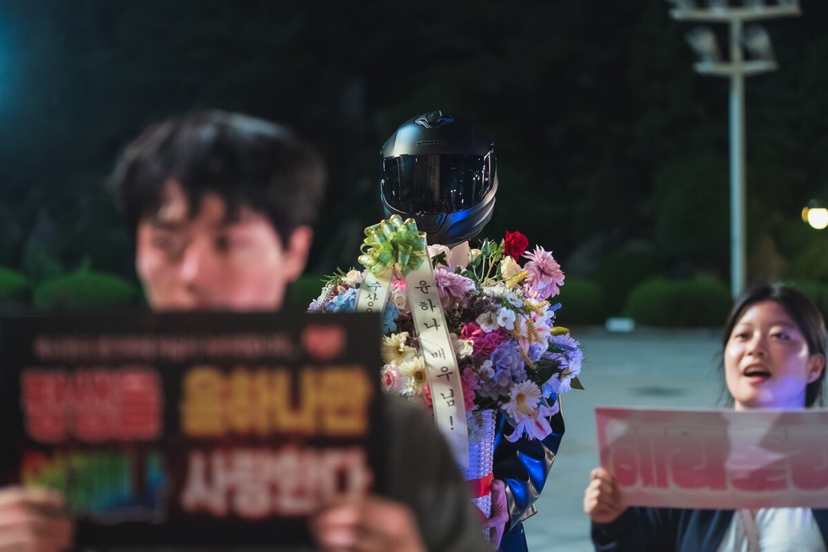 Twins Return to Awards Ceremony in Dive Into You Episode 3